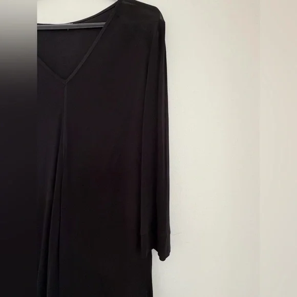Elegant Black V-Neck Women's Top - Picture 4 of 6